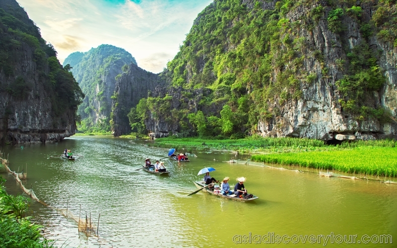 Incredible Hoa Lu - Tam Coc - Mua Cave 1 Day Tour