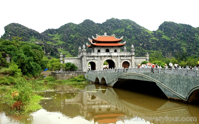 Incredible Hoa Lu - Tam Coc - Mua Cave 1 Day Tour