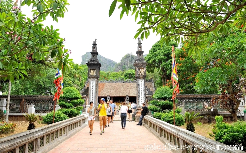 Incredible Hoa Lu - Tam Coc - Mua Cave 1 Day Tour